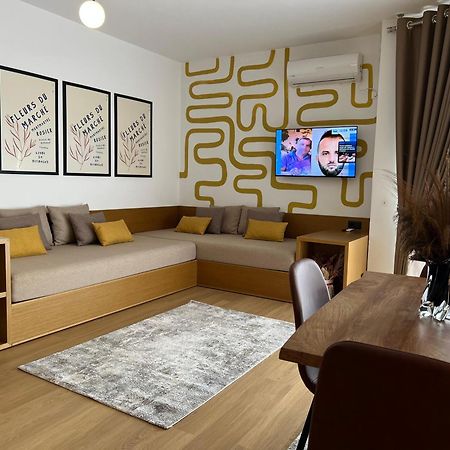 Flora Apartments ซารานเดอ ภายนอก รูปภาพ