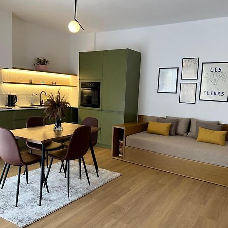 Flora Apartments ซารานเดอ ภายนอก รูปภาพ