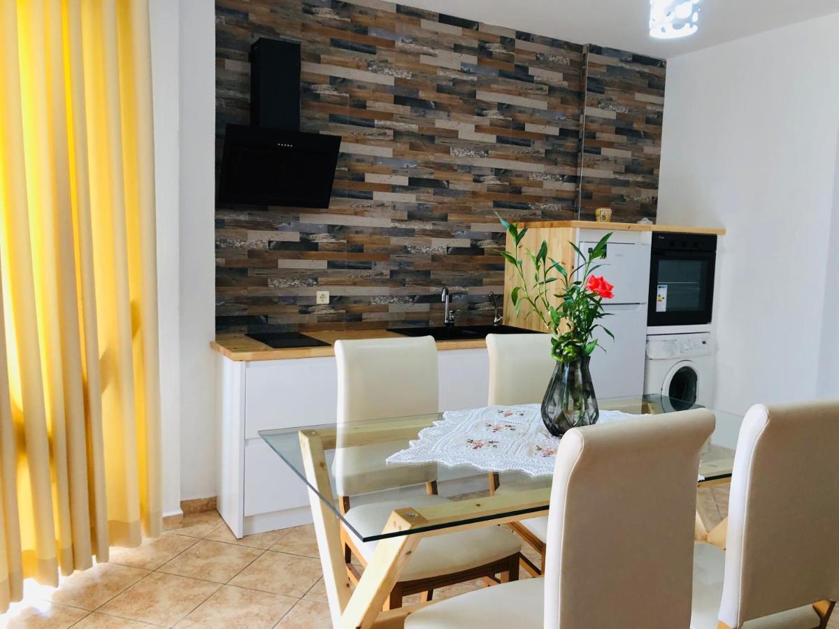 Flora Apartments ซารานเดอ ภายนอก รูปภาพ