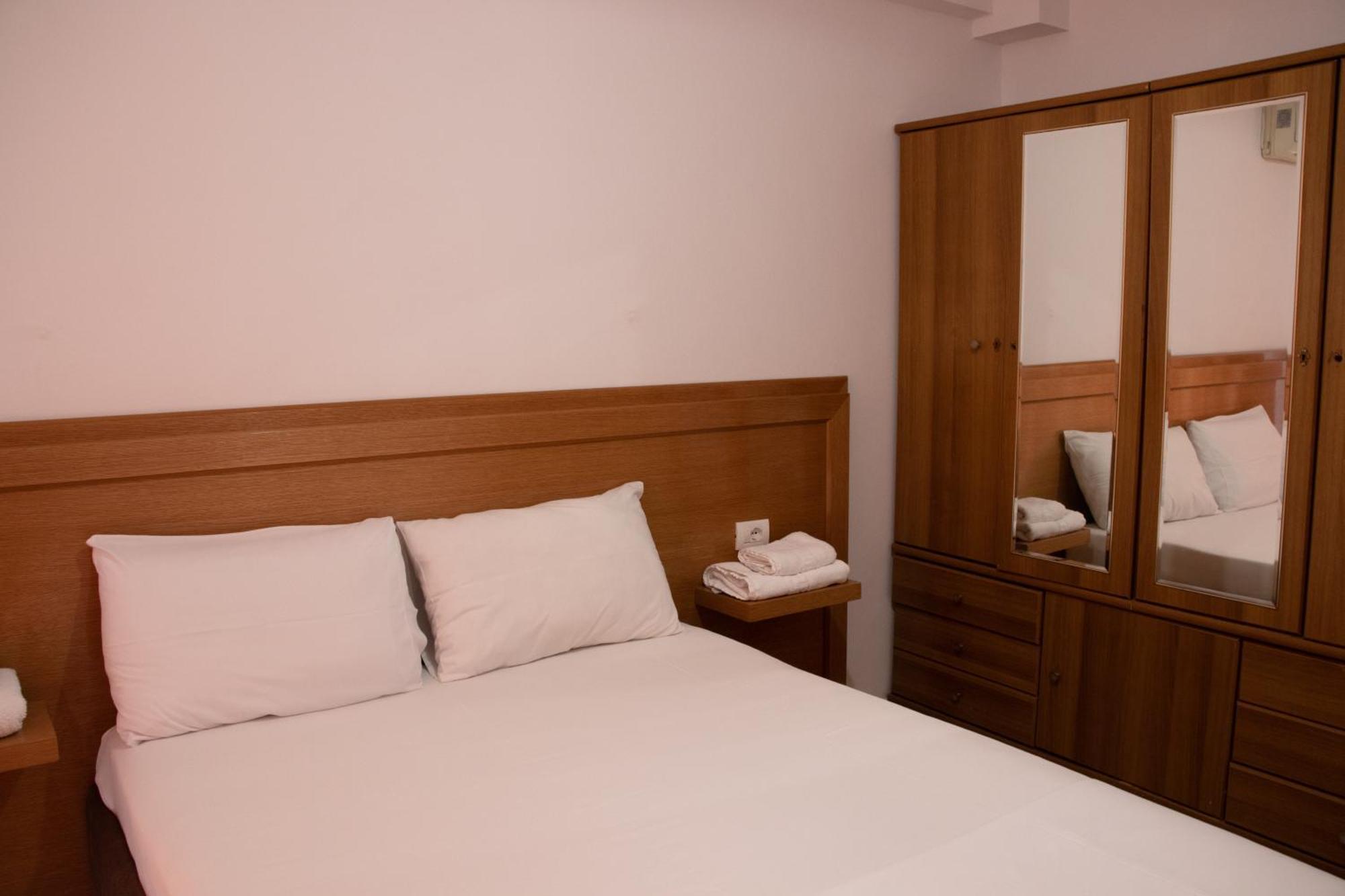 Flora Apartments ซารานเดอ ภายนอก รูปภาพ
